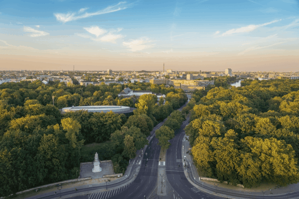 Berlin’s Edge: Urban Photography in a City of Contrast