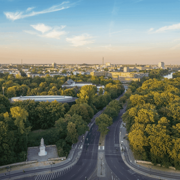 Berlin’s Edge: Urban Photography in a City of&hellip;
