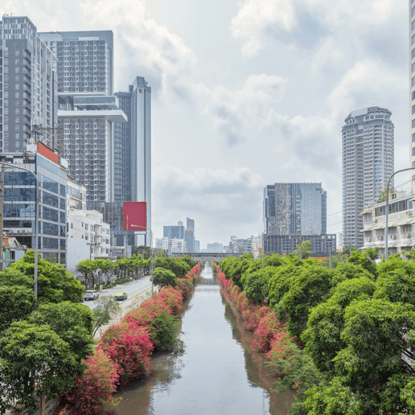 Rain-Filled Pavements and Puddle Reflections on Bangkok’s Forgotten&hellip;